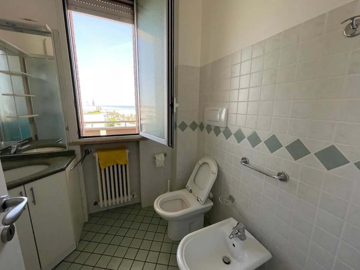 Beach Front Daire Rimini 0*,
